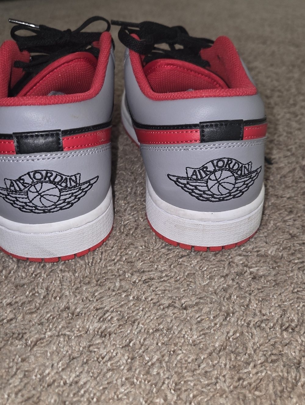 Men's size 10 Nike Air Jordan Low Tops - Picture 4 of 5